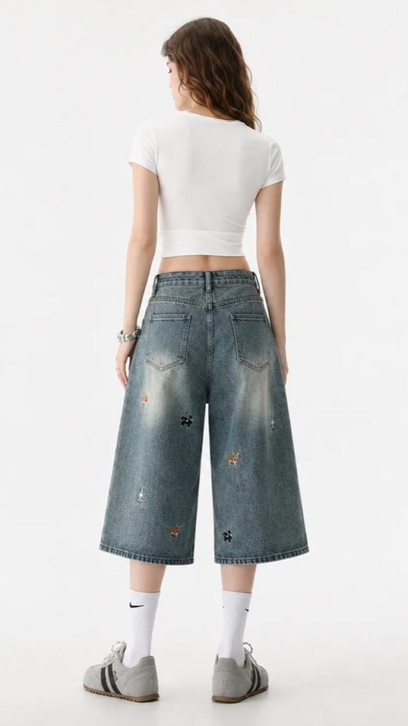Women's Wide-Leg Cropped Jeans with Dog Embroidery