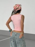 Women's cropped vest top featuring a stylish letter print, U-neckline, sleeveless design and slim fit. A trendy Y2K-inspired choice for summer streetwear.